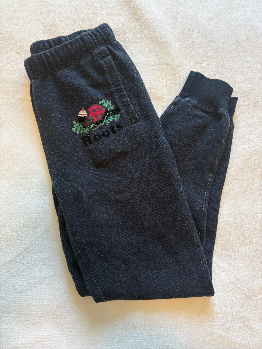 Women’s Roots dark grey winter beaver sweats